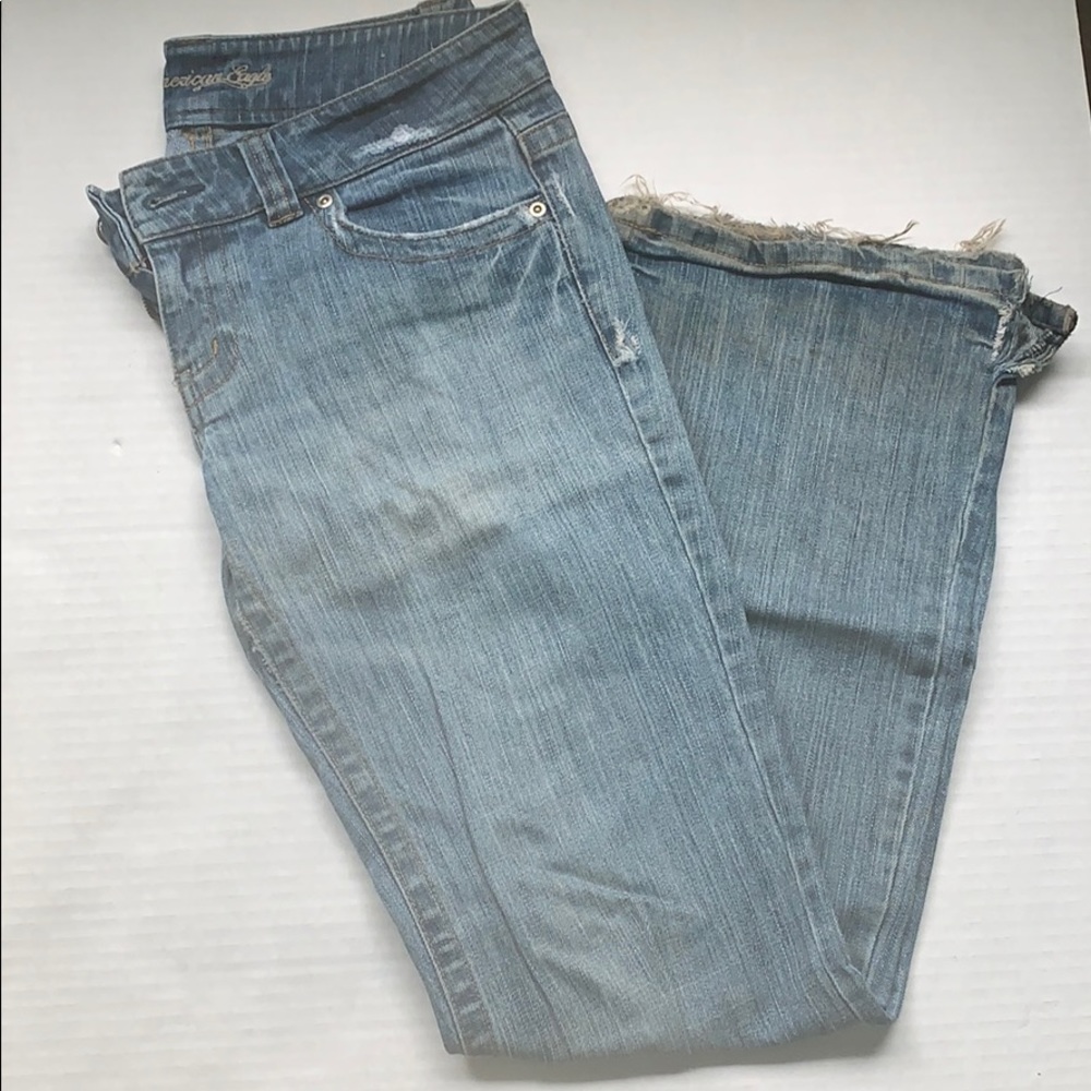 American Eagle Size 6 flare leg jeans